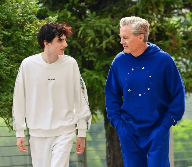 Dwóch mężczyzn w ubraniach marki Sprandi