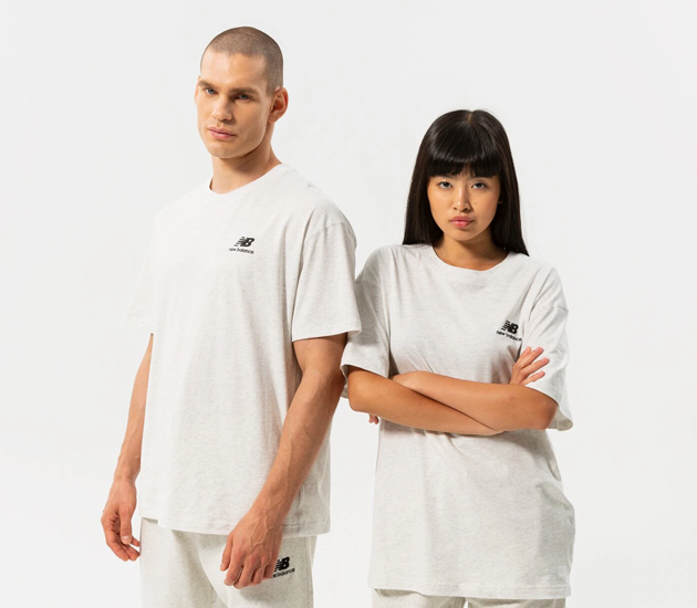 Kobieta i mężczyzna w t-shirt od new balance